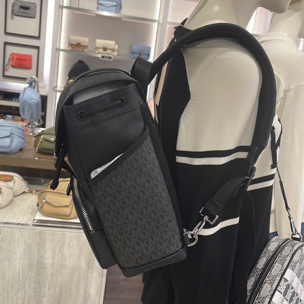 MICHAEL KORS MENS
Cooper Logo Sling Pack
Style# 37S3LCOC2B
COLOR: Black
NWT - Picture 12 of 16